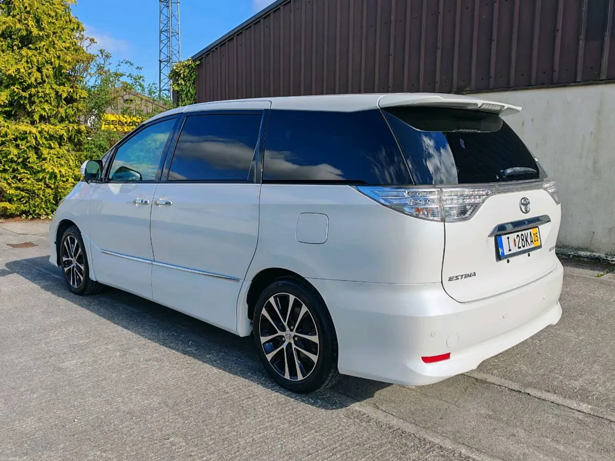 Toyota Estima - Image 4