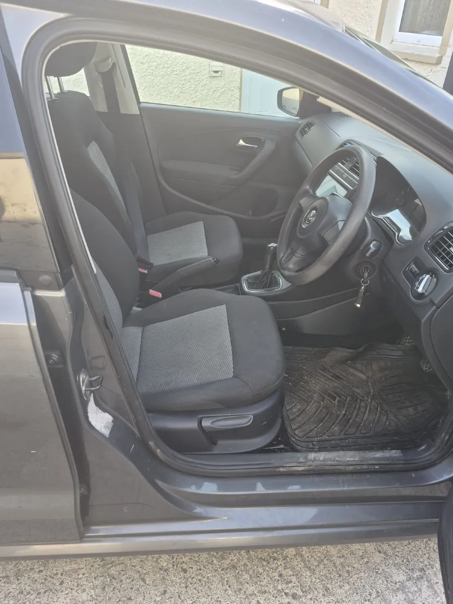 Volkswagen Polo 2011 - Image 2