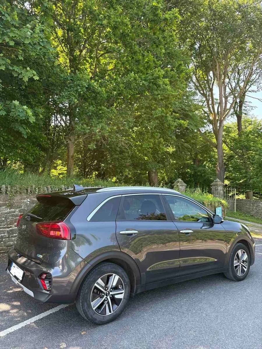 Kia Niro 2021 - Automatic - in Excellent Condition - Image 3