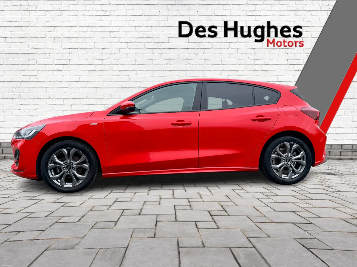 Ford Focus 2024 St-Line Winter Pack - Image 4
