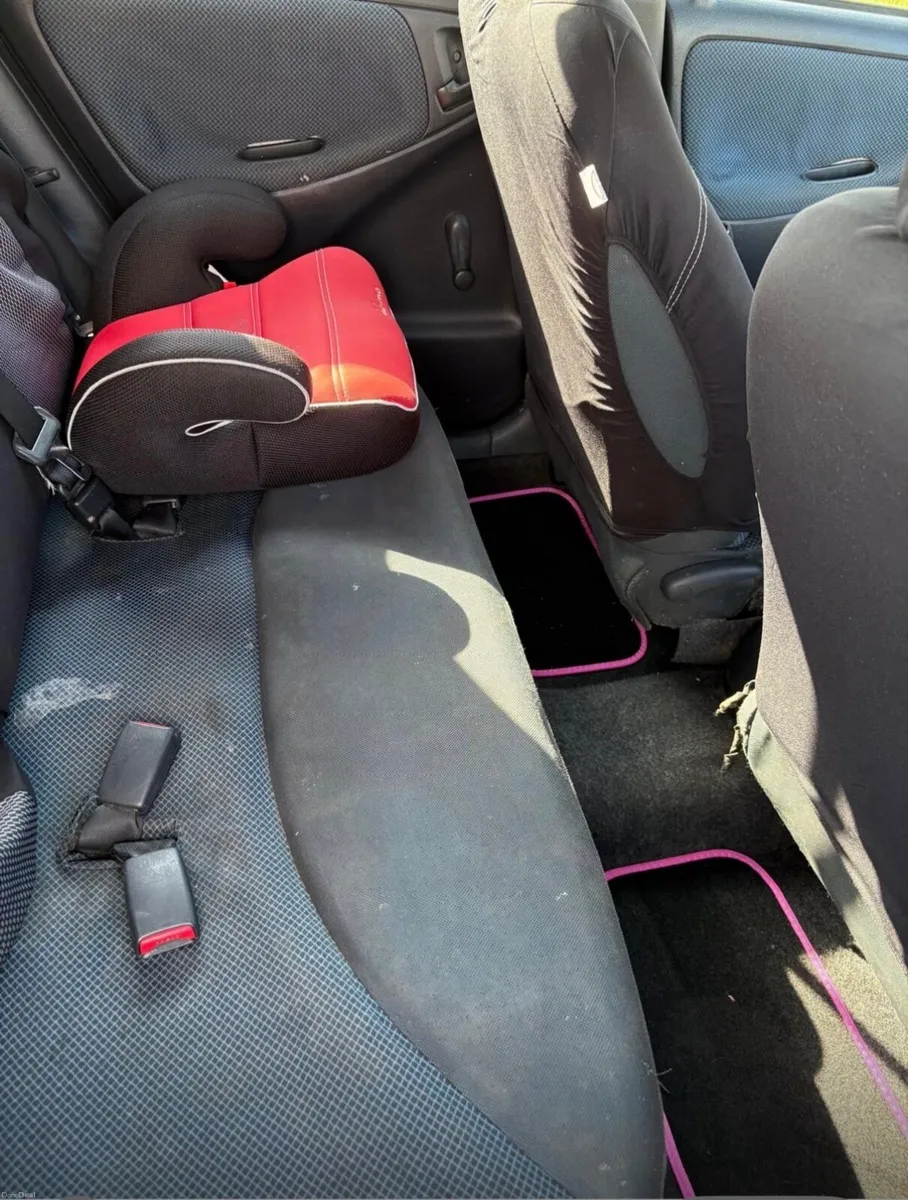 Toyota Yaris 2005 - Image 2