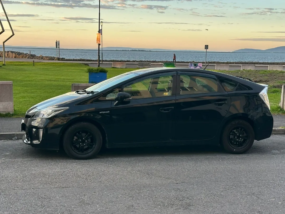 Toyota Prius 2015 - Image 1