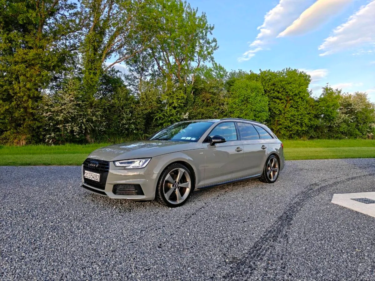 Audi A4 Avant Nardo Grey Black edition S Line - Image 2