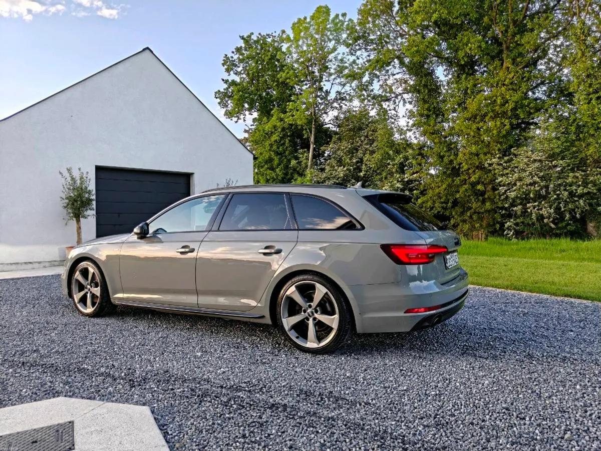 Audi A4 Avant Nardo Grey Black edition S Line - Image 4