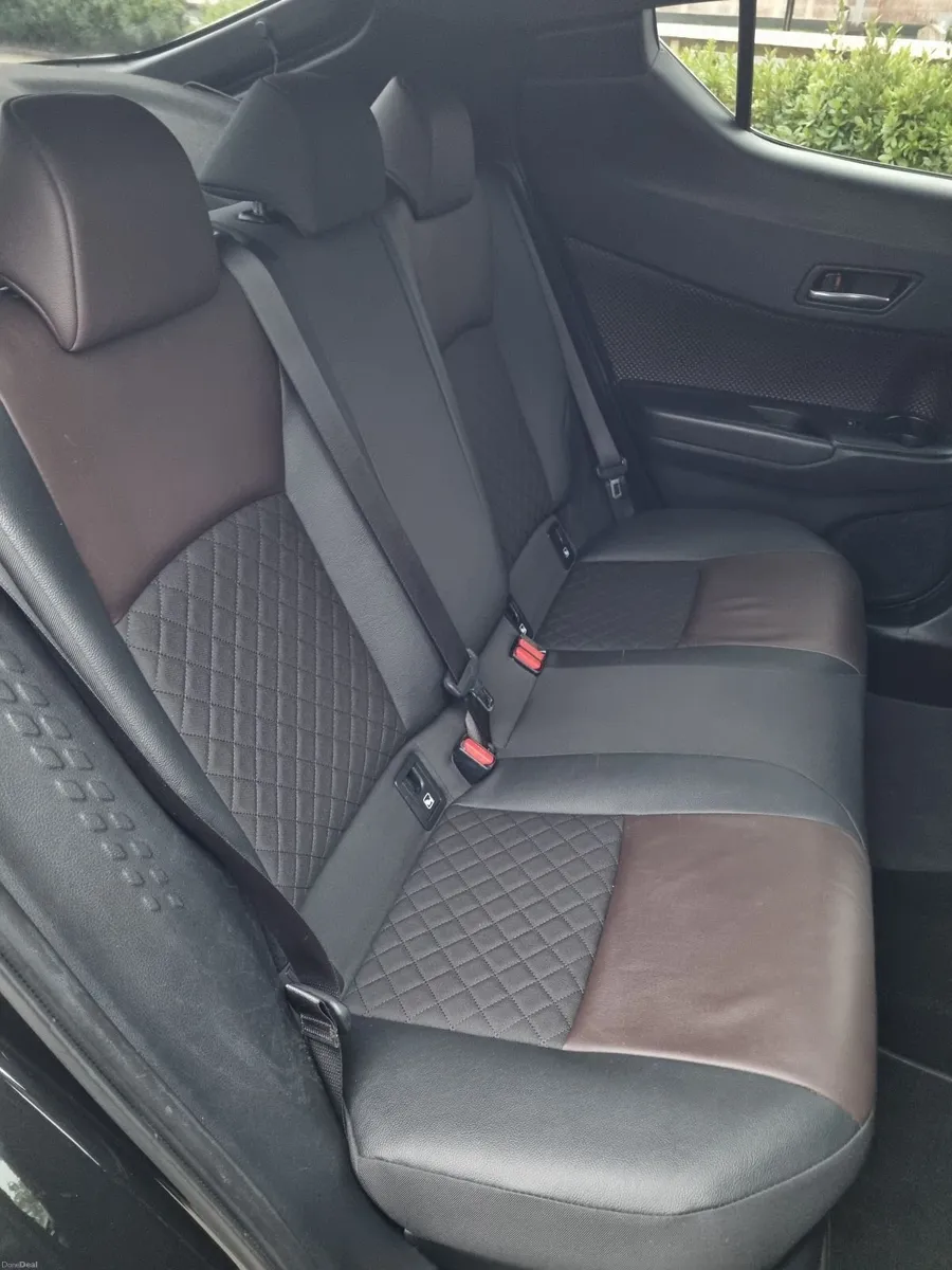 Toyota C-HR 2017 - Image 4