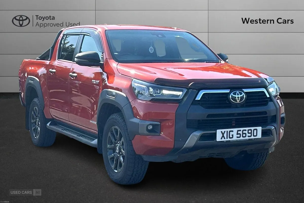 Toyota Hilux 2.8 D-4D Invincible X Auto 4WD Euro 6 - Image 1