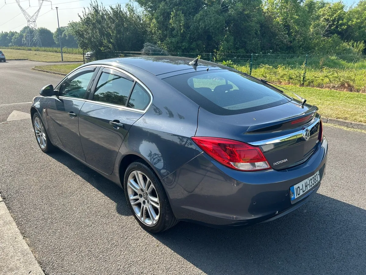 10 VAUXHALL INSIGNIA €1,750 NCT 10-26 - Image 4