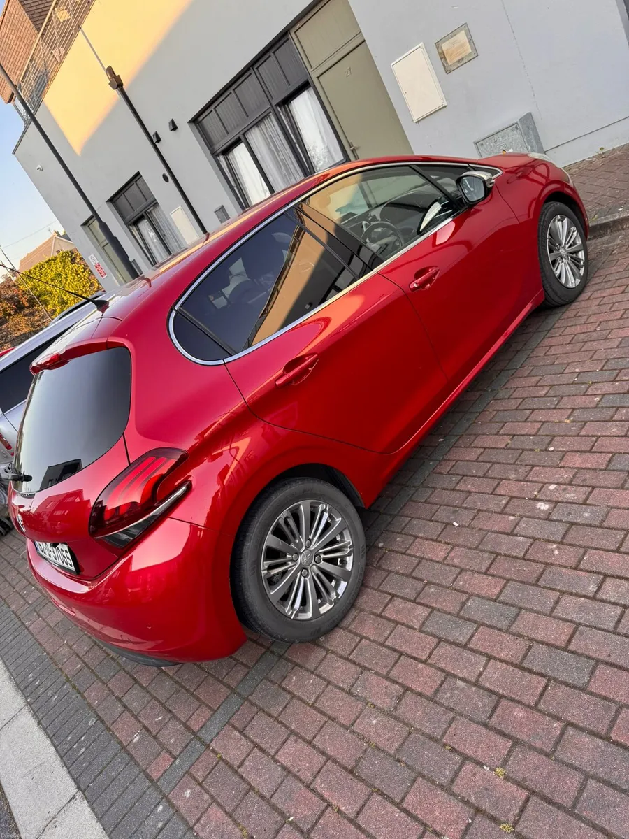 Car - Image 2