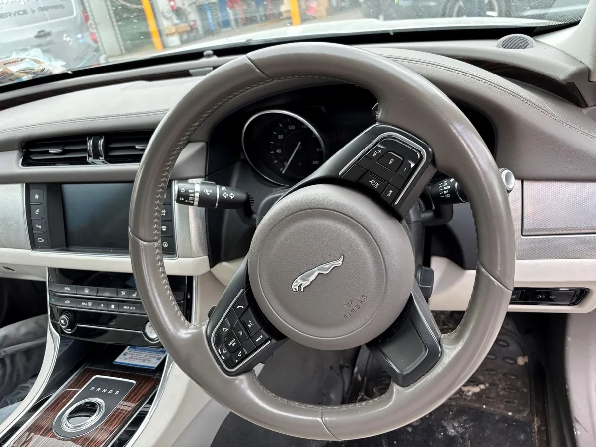 Jaguar XF 2016 - Image 4