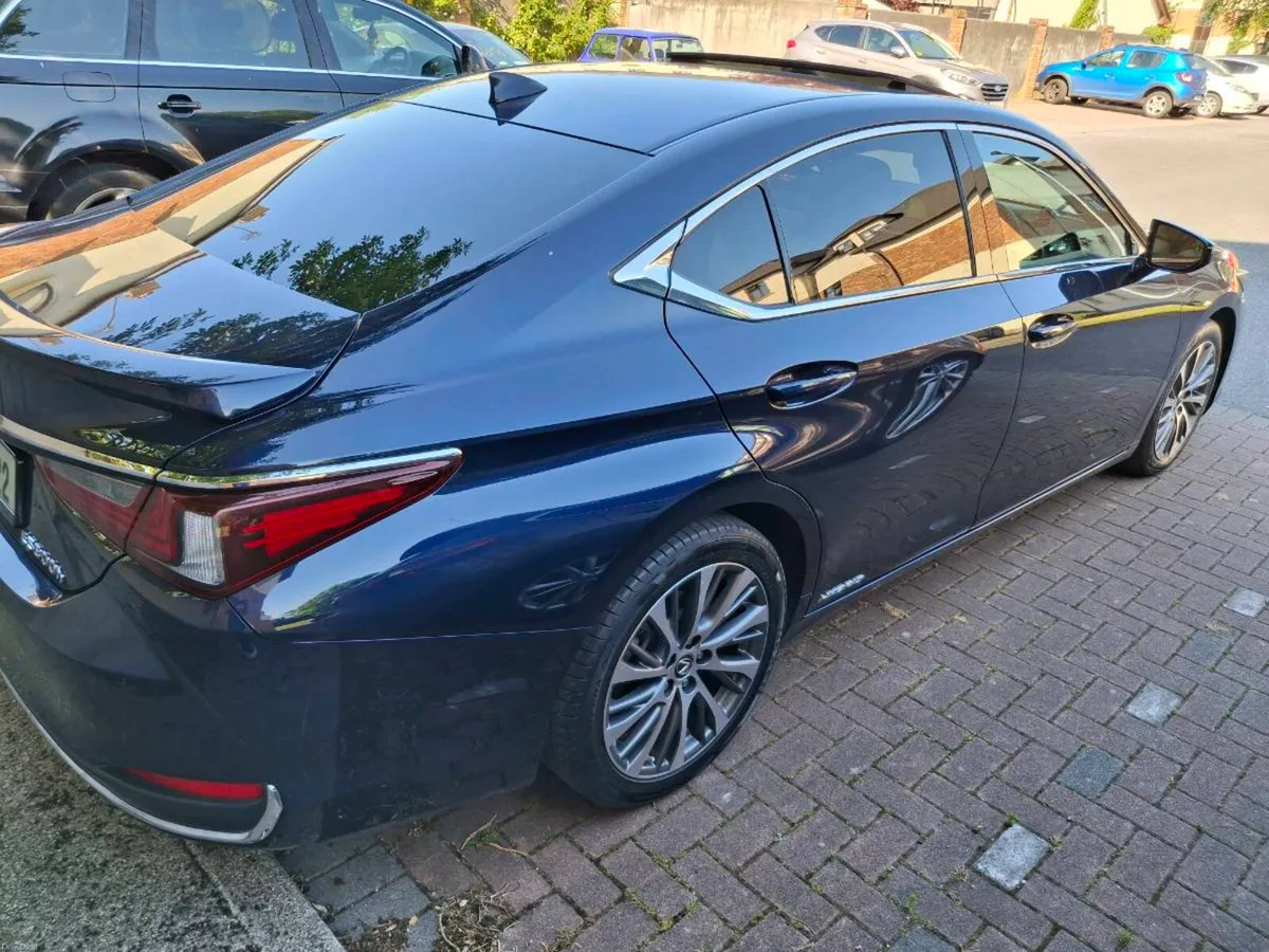 Lexus ES 300h 2019 - Image 3