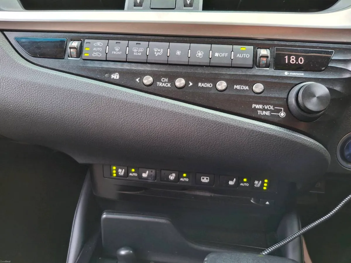Lexus ES 300h 2019 - Image 6
