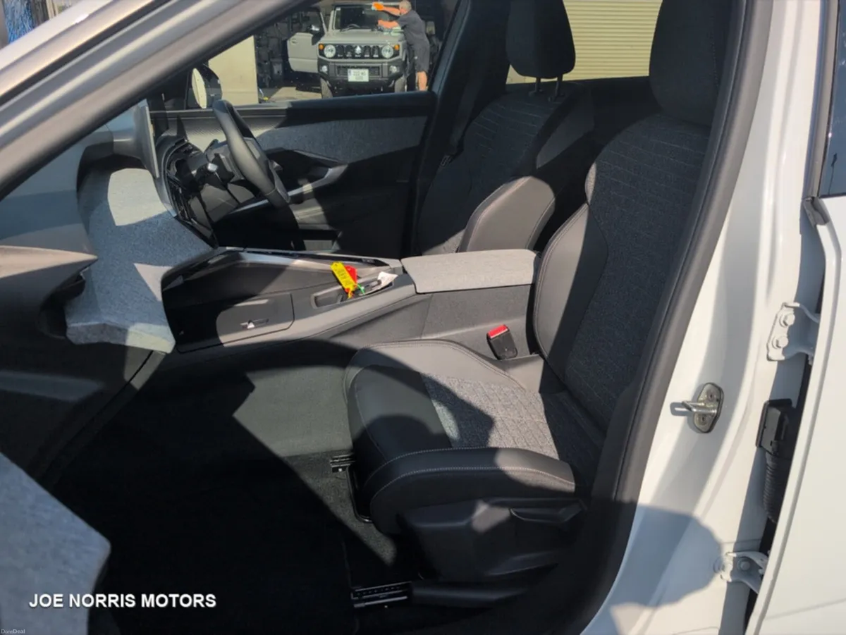Peugeot 3008 STD ALLURE MHEV 136 E-DCC - Image 2