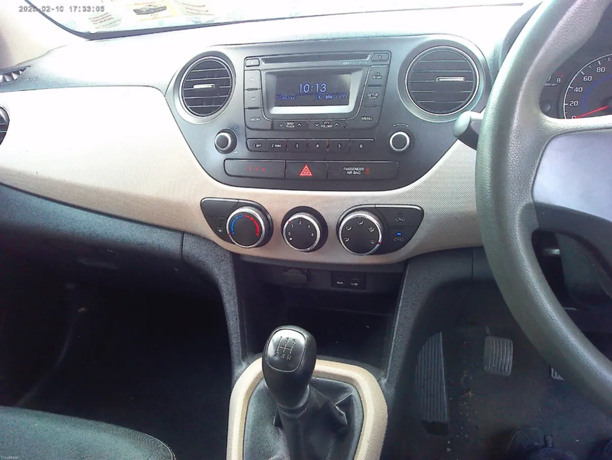 Hyundai i10 MANUAL CLASSIC 4DR - Image 4