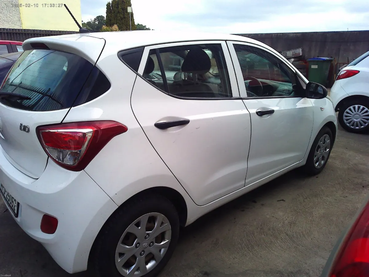Hyundai i10 MANUAL CLASSIC 4DR - Image 3