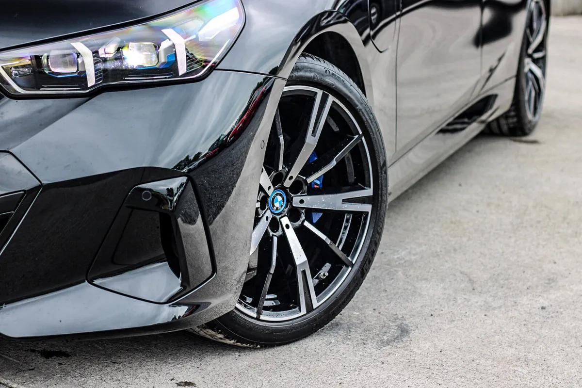 2024 BMW 530E PRO PACK LCI - Image 2