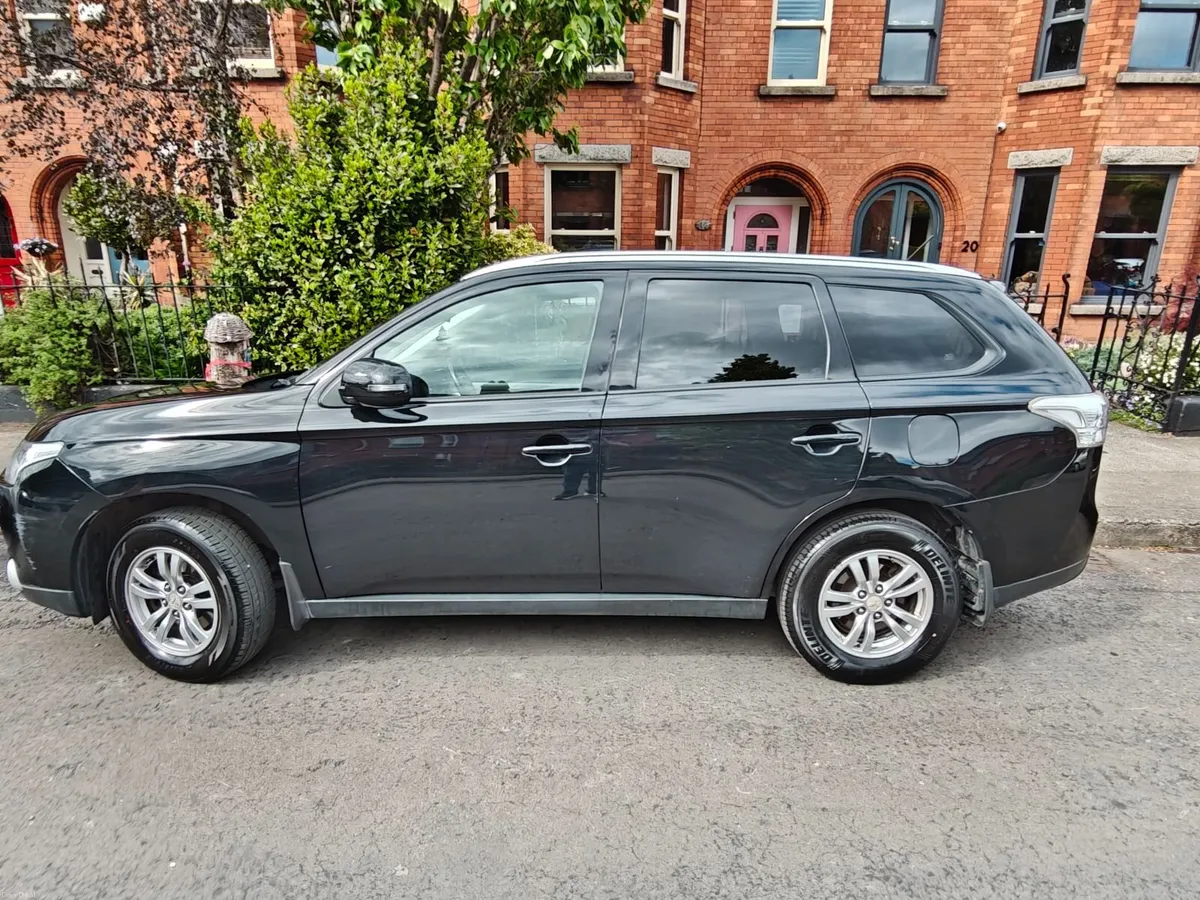 Mitsubishi Outlander 2015 Diesel - Image 2