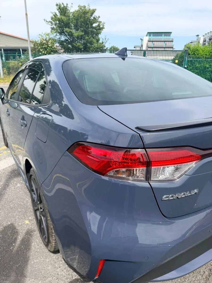 Toyota Corolla Grey top spec - Image 4