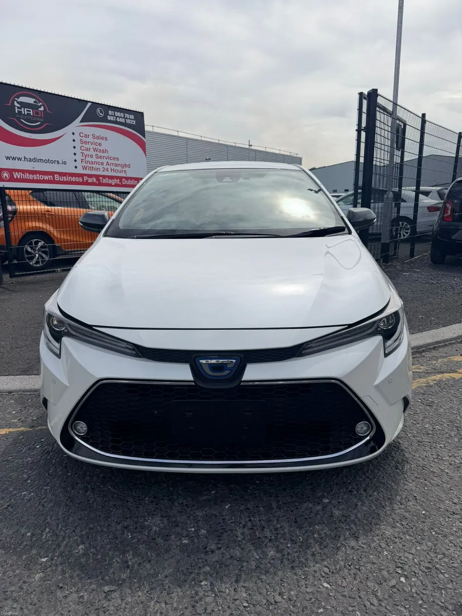 Toyota Corolla White - Image 1