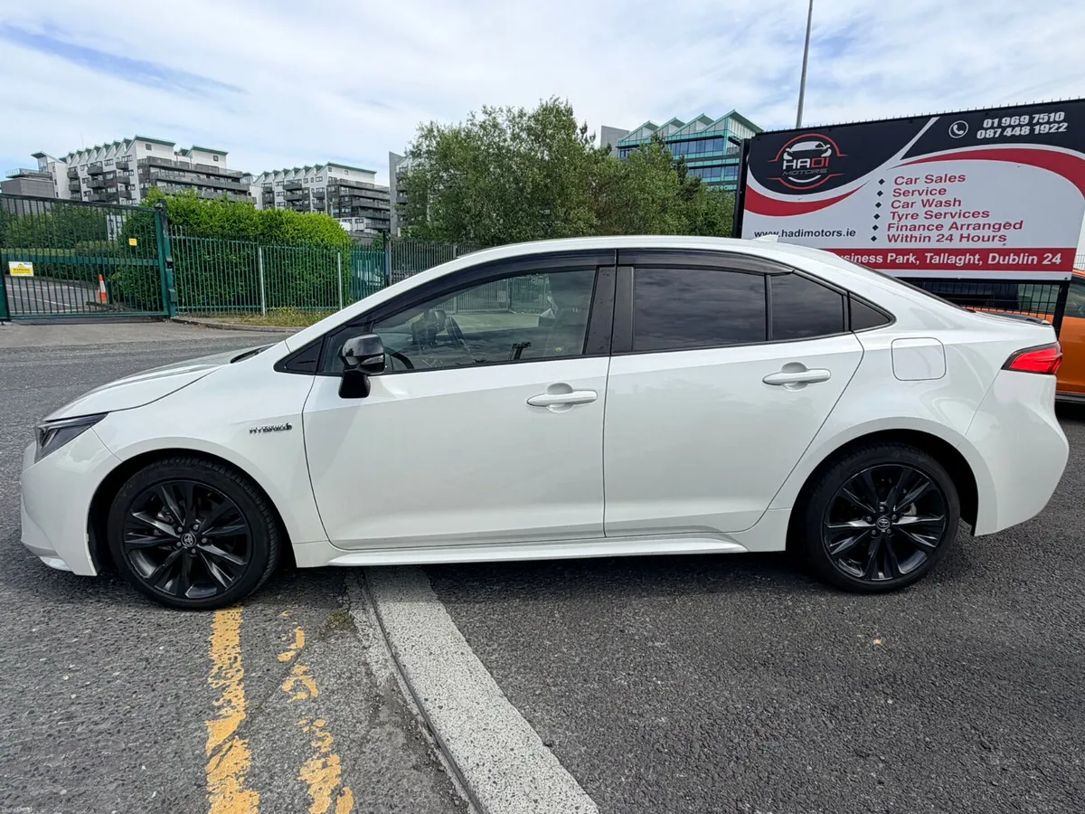 Toyota Corolla White - Image 2
