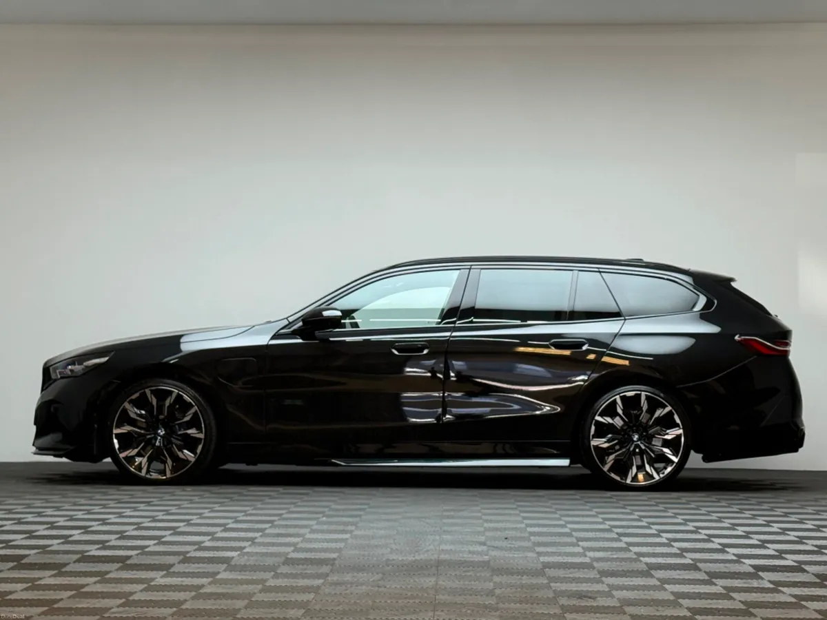 BMW 5-Series 530E M SPORT TOURING - Image 4