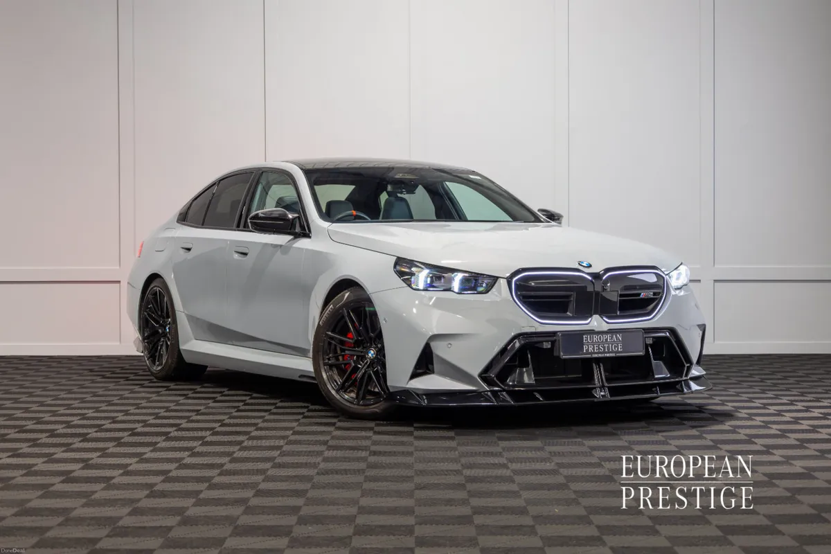 2025 BMW M5 (G90) *Pan Roof - Image 1