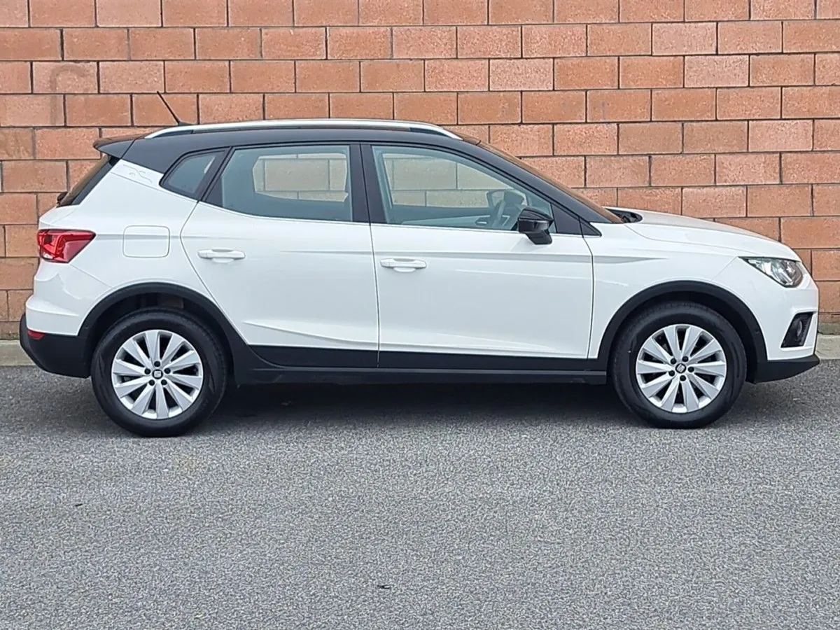 SEAT Arona Xcellence Model 1.6 Diesel with a black - Image 4