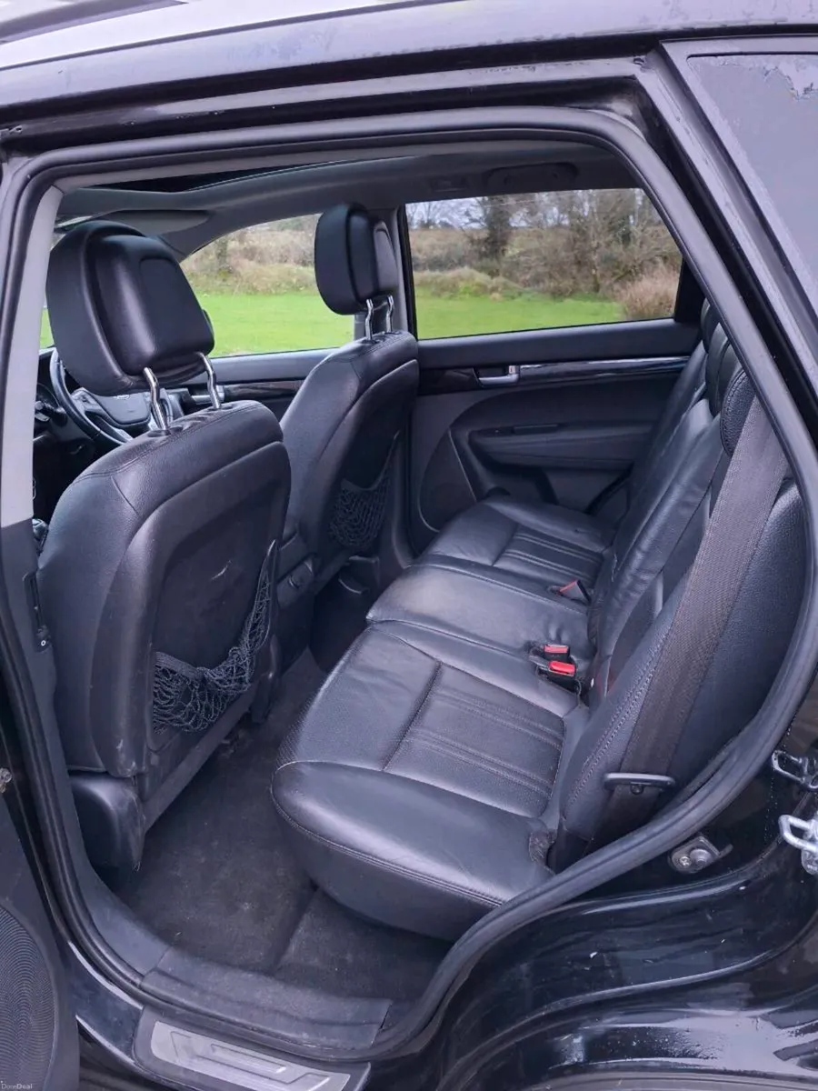 Car - Image 4