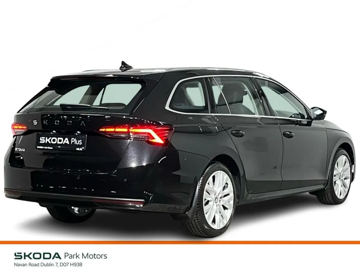 Skoda Octavia Selection+ Combi 2.0TDI 115BHP - Rev - Image 3