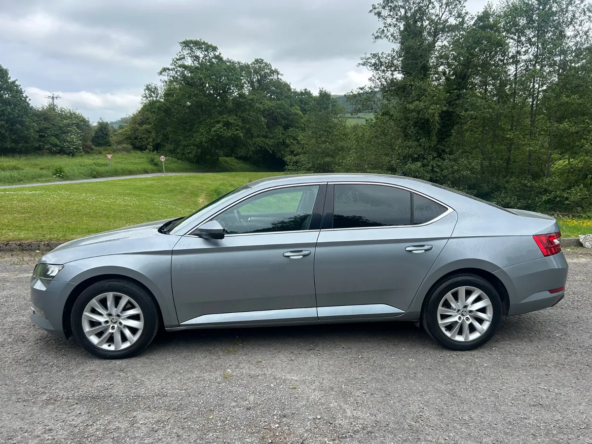 Skoda Superb 2018, black leather , 150ps - Image 3