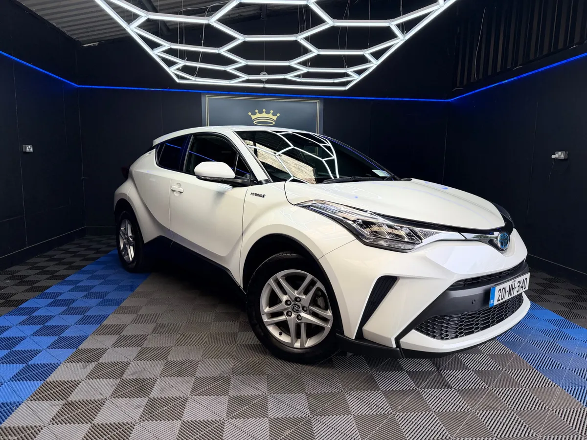 Toyota C-HR 1.8 petrol-Hybrid,Auto,LIKE NEW - Image 2