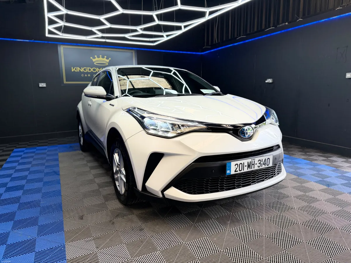 Toyota C-HR 1.8 petrol-Hybrid,Auto,LIKE NEW - Image 4