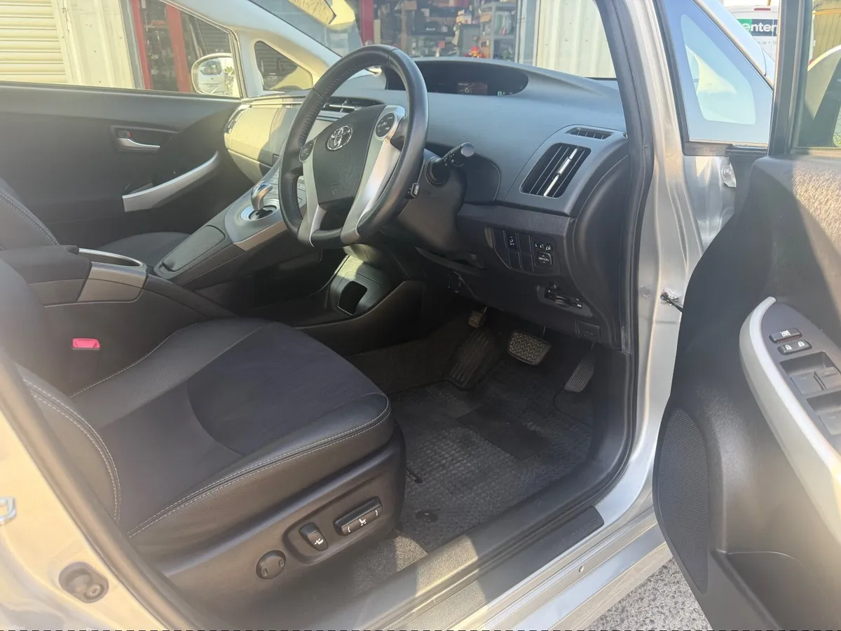 Toyota Prius low mileage - Image 2