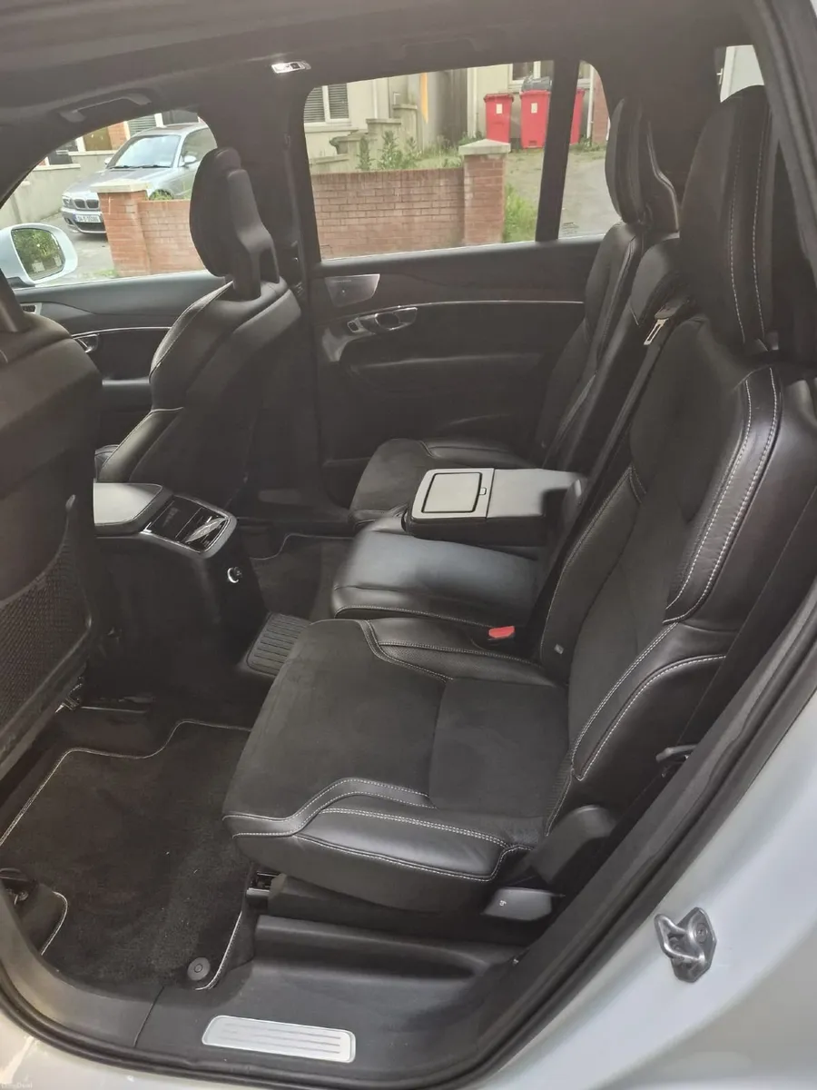 2016 Volvo XC90 T8 R-Design. Only 74,000 Kms! - Image 4
