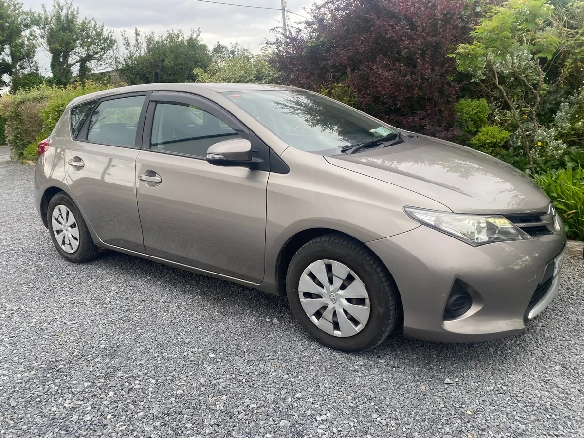 Toyota Auris terra 1.33 petrol manual - Image 1