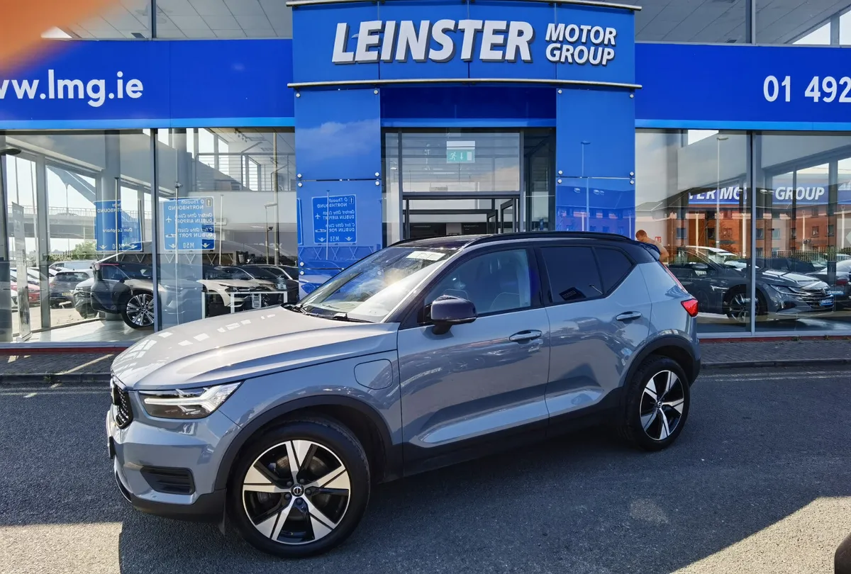 VOLVO XC40 1.5 T4 R-DESIGN INSCRIPTION AUTO PHEV - Image 1