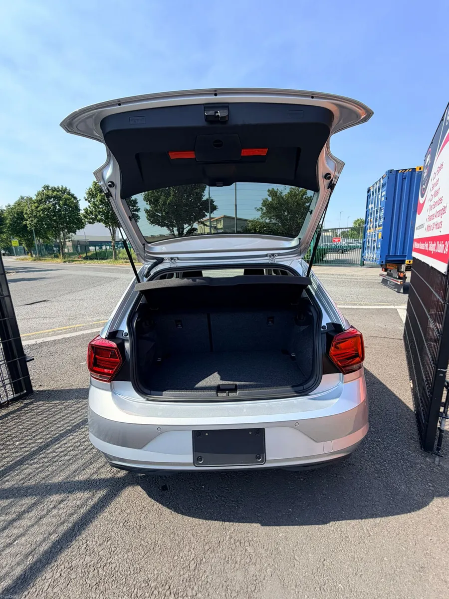 Volkswagen Polo silver - Image 4