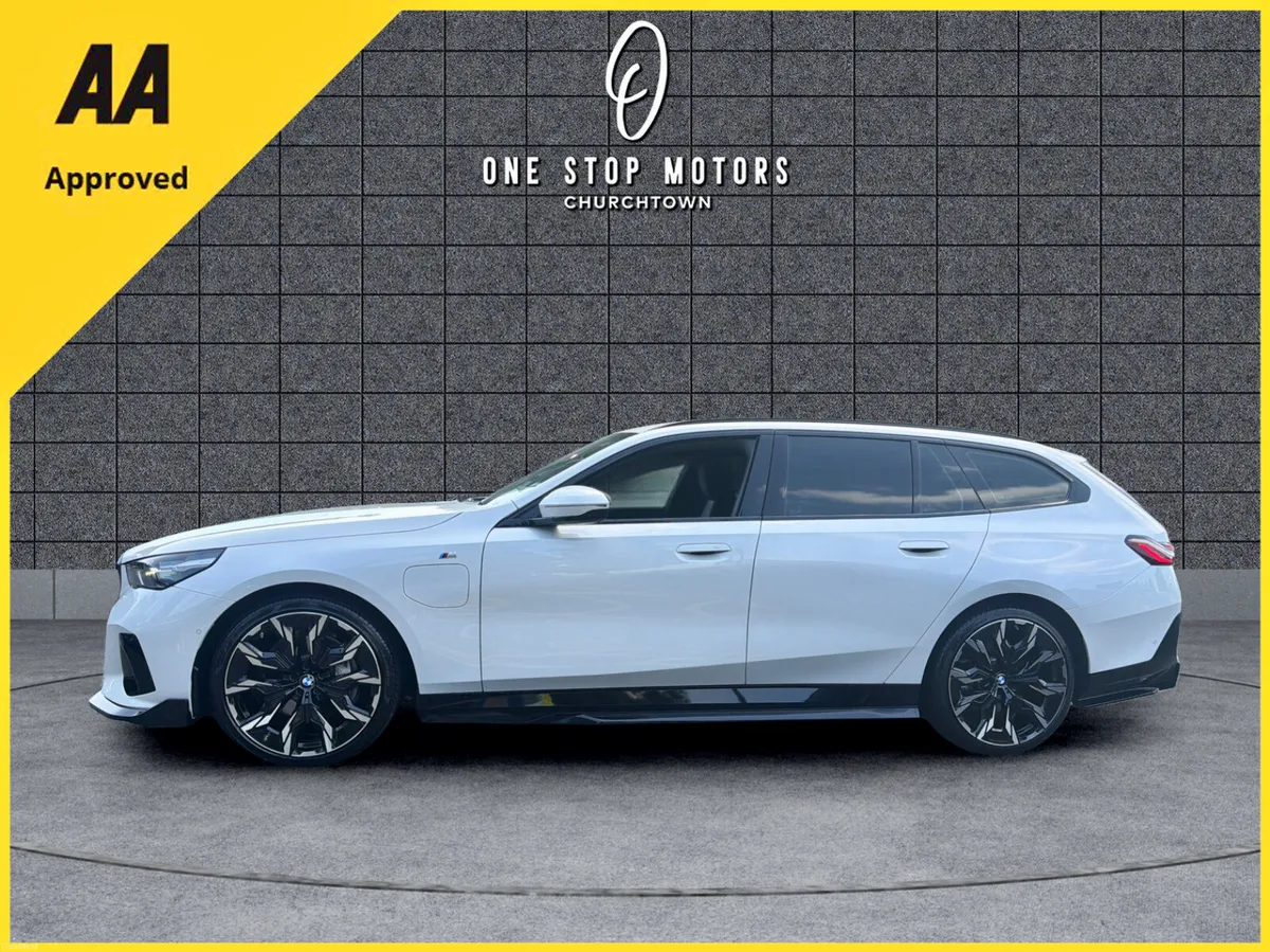 2025 BMW i5 MSPORT PRO *FULL OPTION* 1OWNER - Image 3