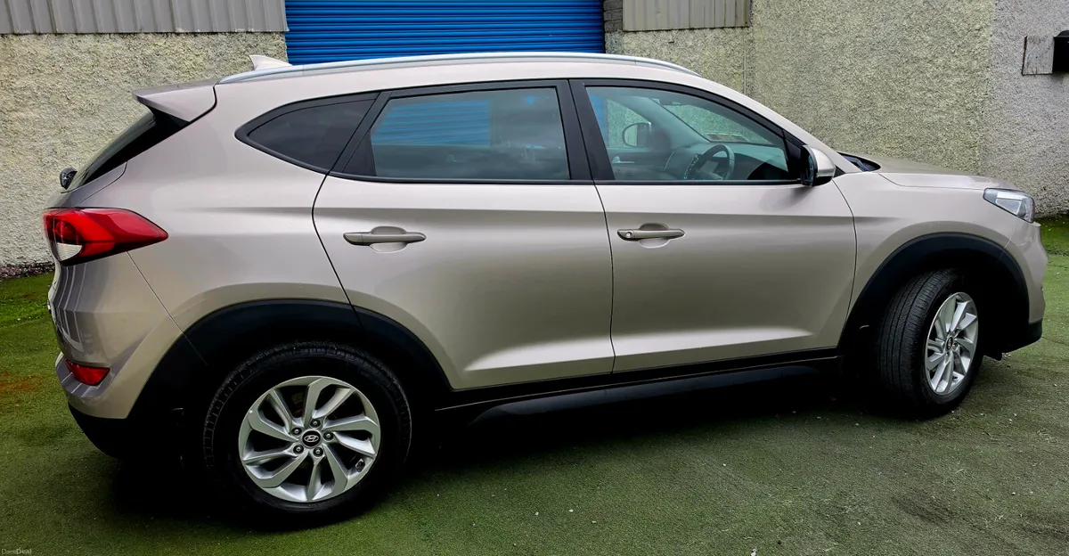 Hyundai Tucson EXEC 1.7CRD LEATHER NAV - Image 4