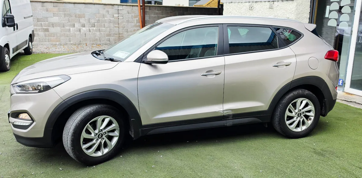 Hyundai Tucson EXEC 1.7CRD LEATHER NAV - Image 2