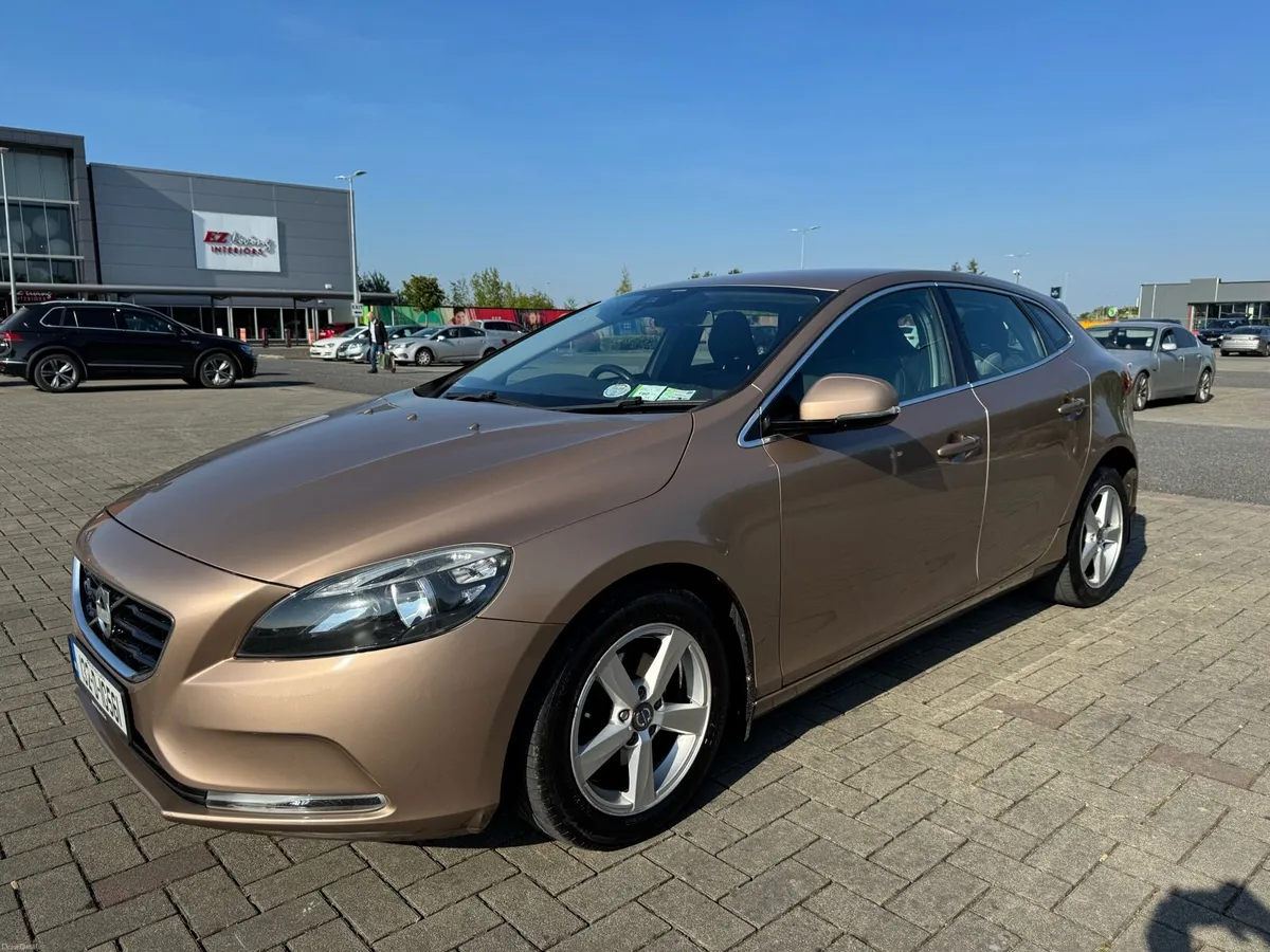 Volvo V40 Low Mileage - Image 2