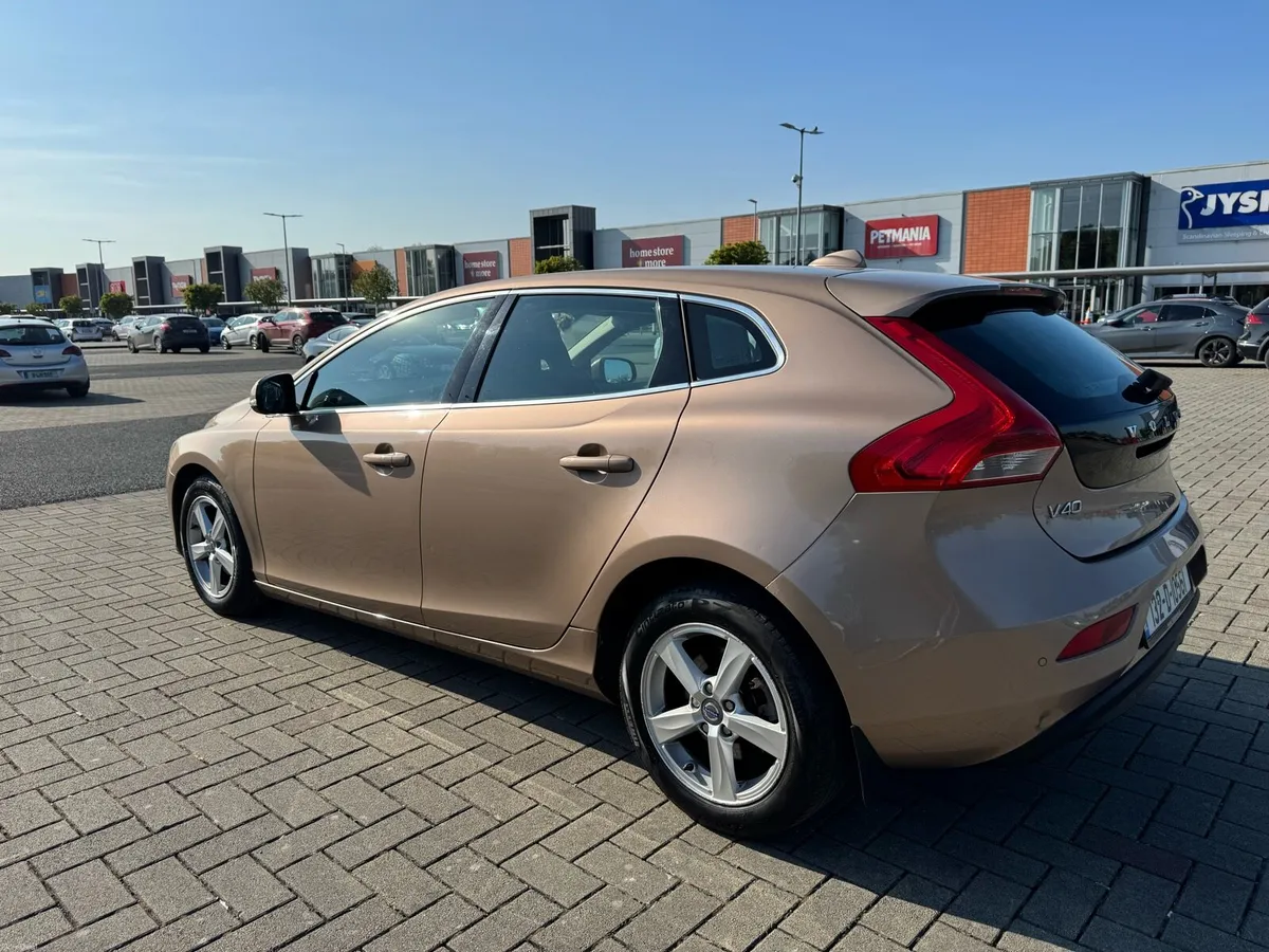Volvo V40 Low Mileage - Image 4