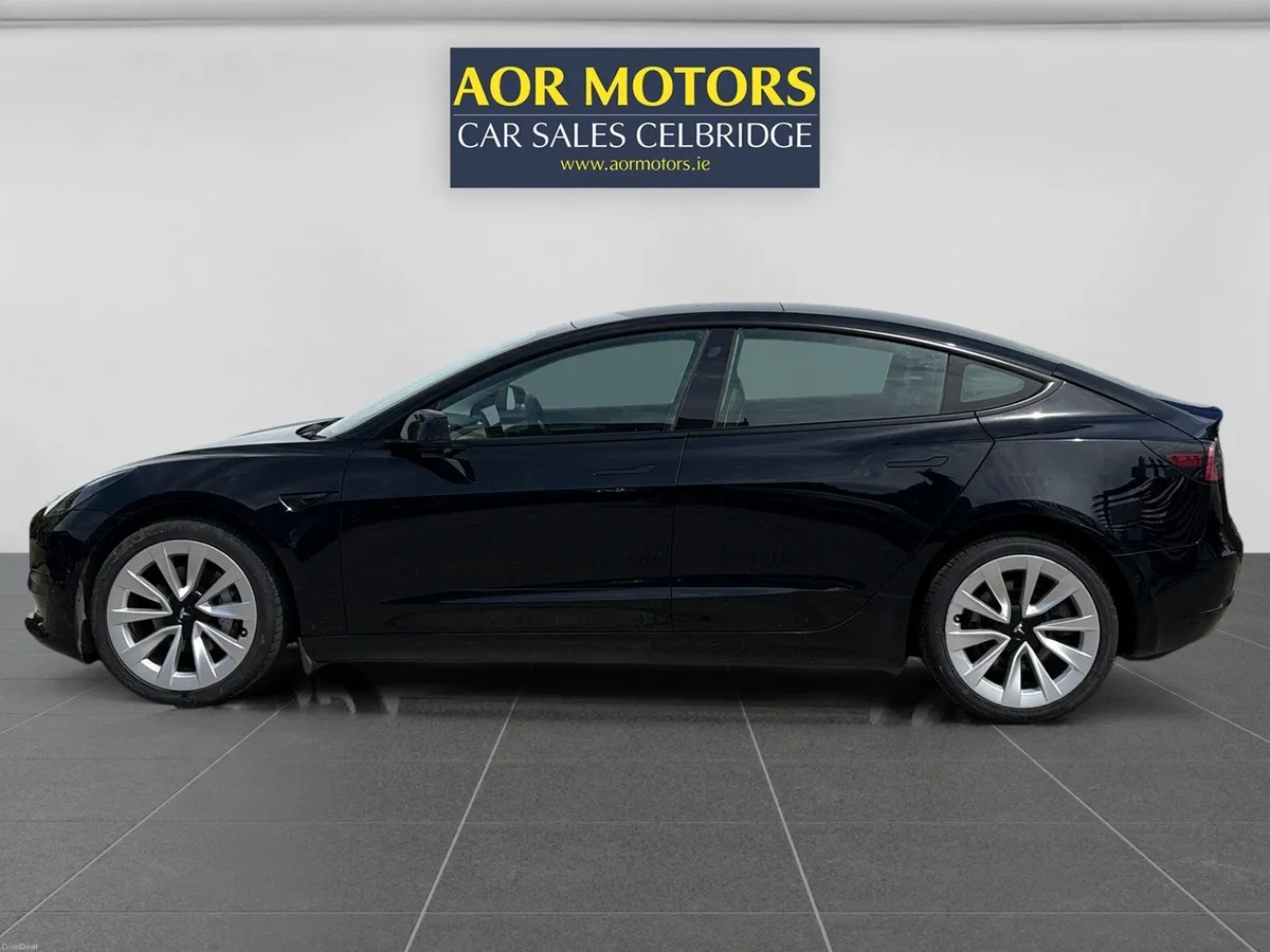 Tesla Model 3 2022 - Image 2