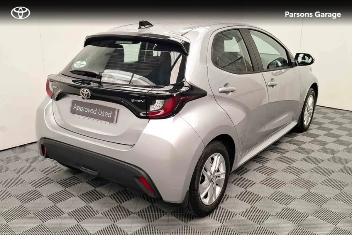 Toyota Yaris 1.5 - Image 2