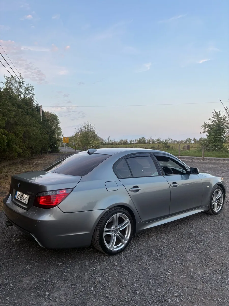 2009 bmw 5series - Image 3