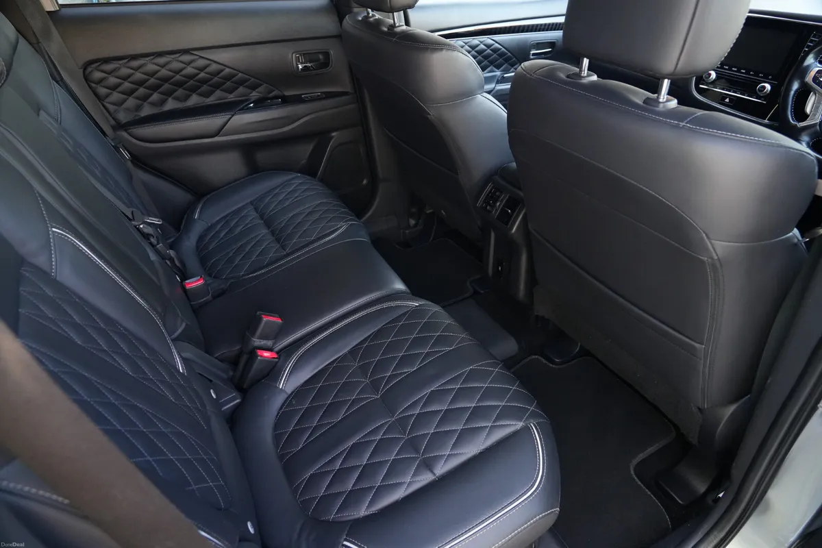 2021 Mitsubishi Outlander PHEV 2.4 Petrol Auto - Image 4