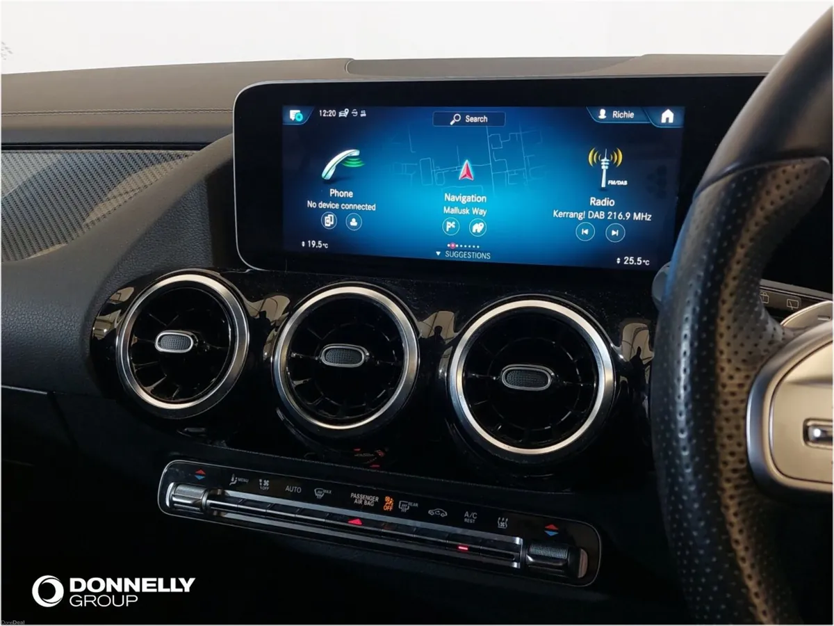 Mercedes-Benz GLA Class Gla Hatchback Special Edit - Image 4
