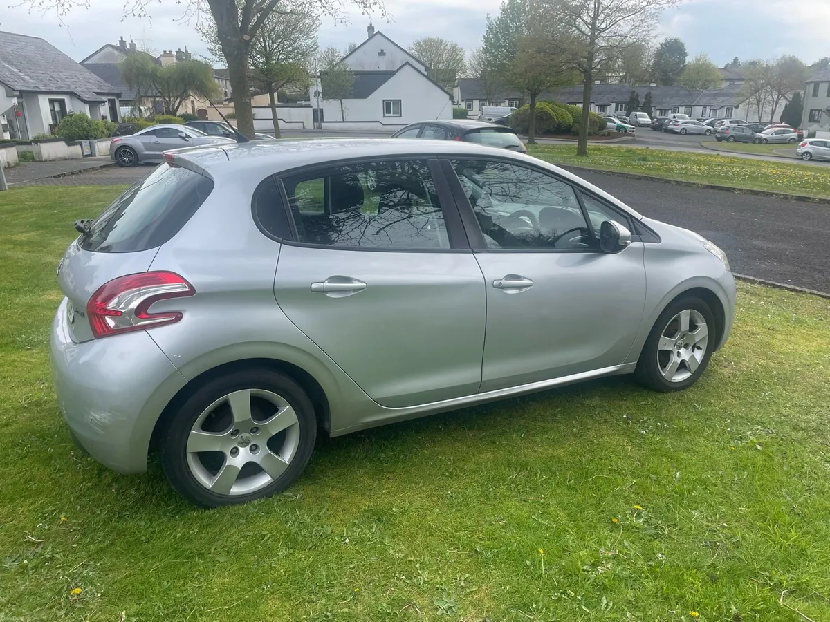 142 Peugeot 208 1.2 Petrol NCT 07,26 - Image 1