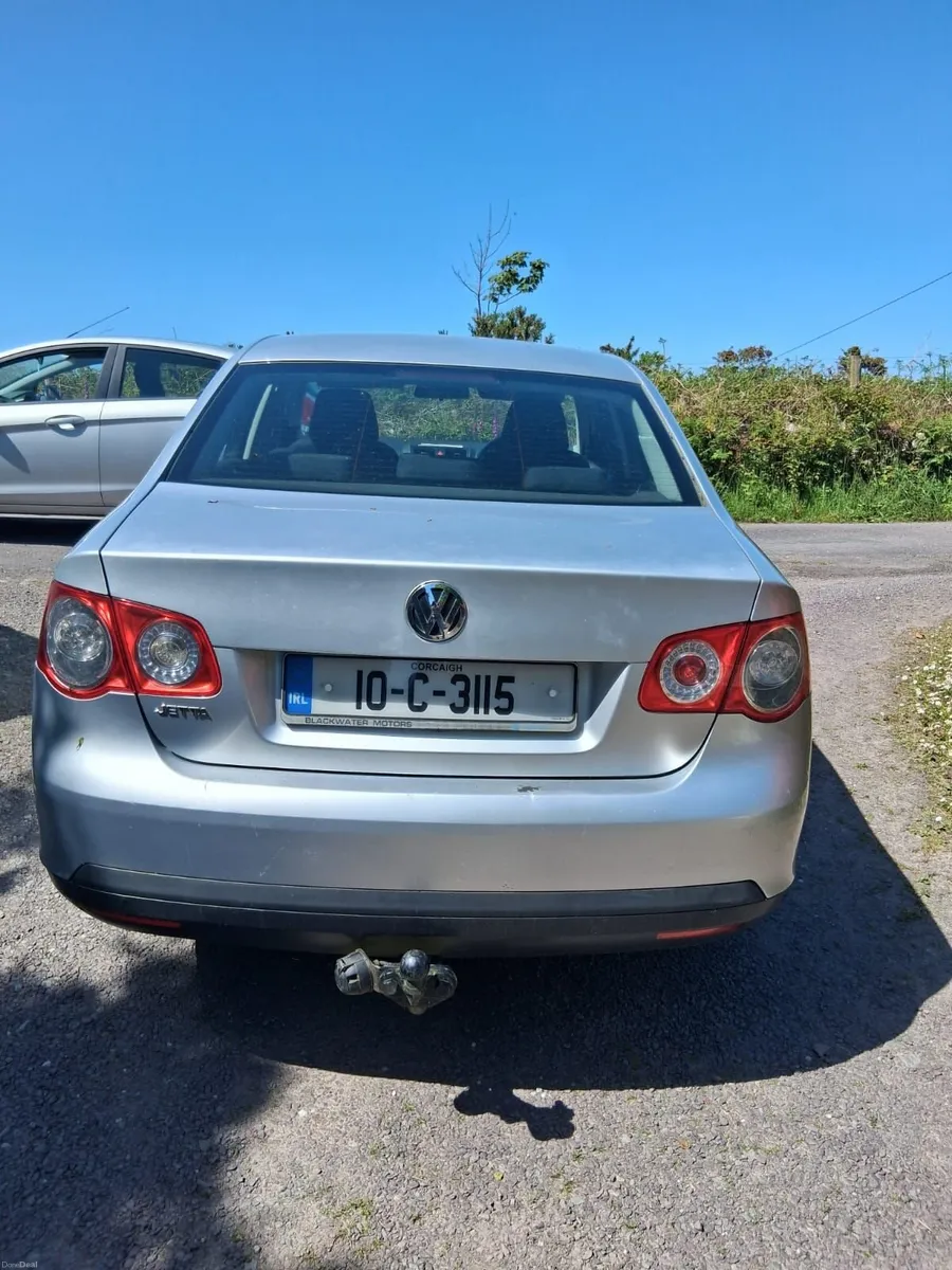 Volkswagen Jetta 2010 - Image 3