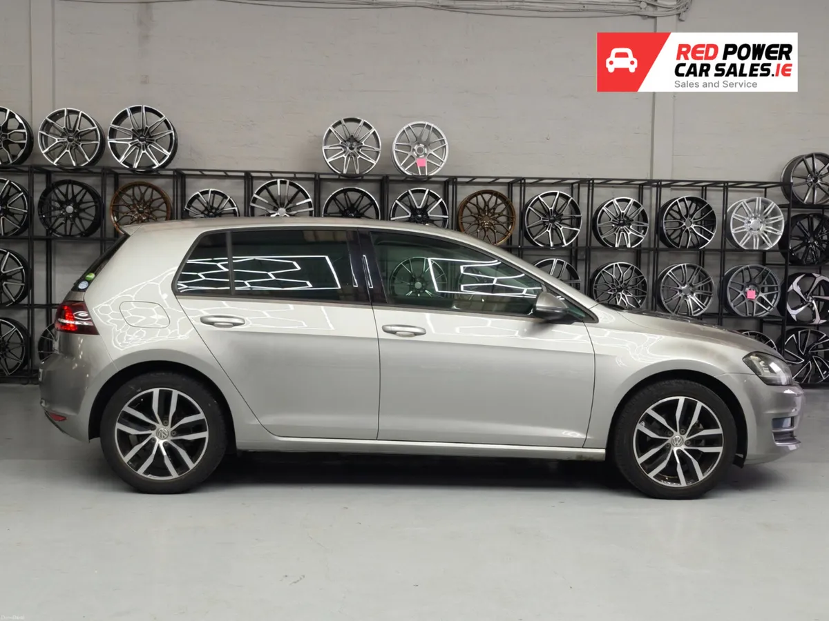 2017 VOLKSWAGEN GOLF AUTO//LOW KMS - Image 4