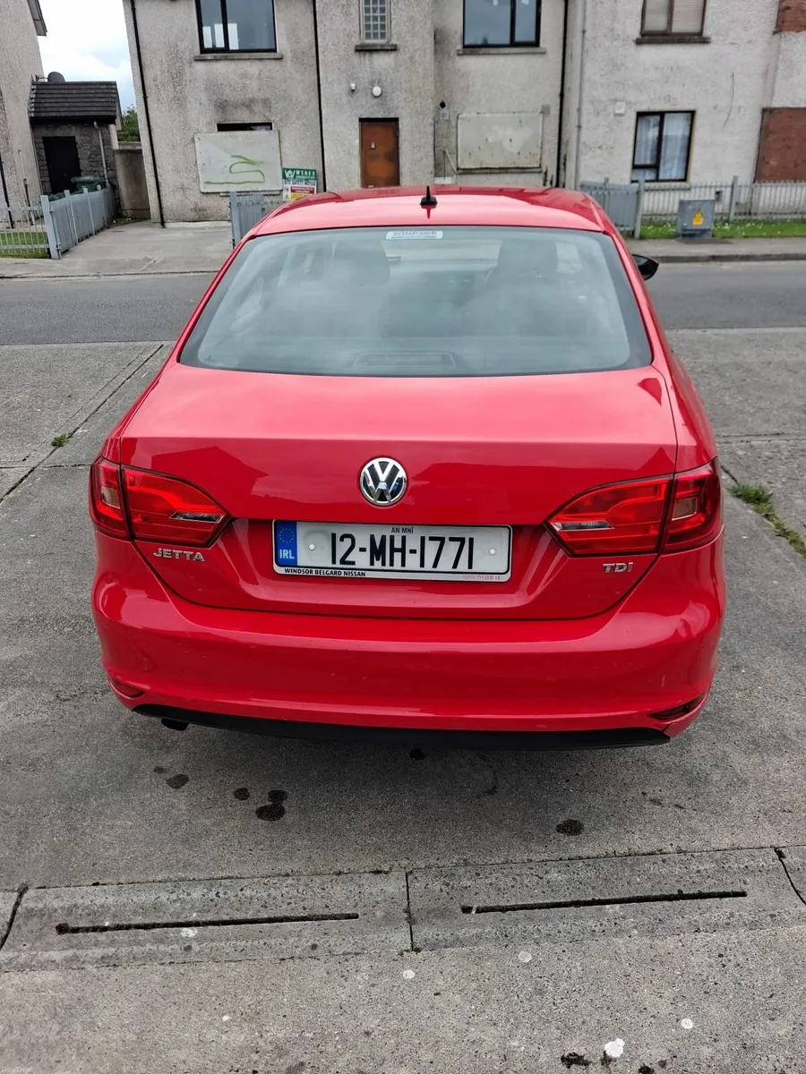 Volkswagen Jetta 2012 - Image 2